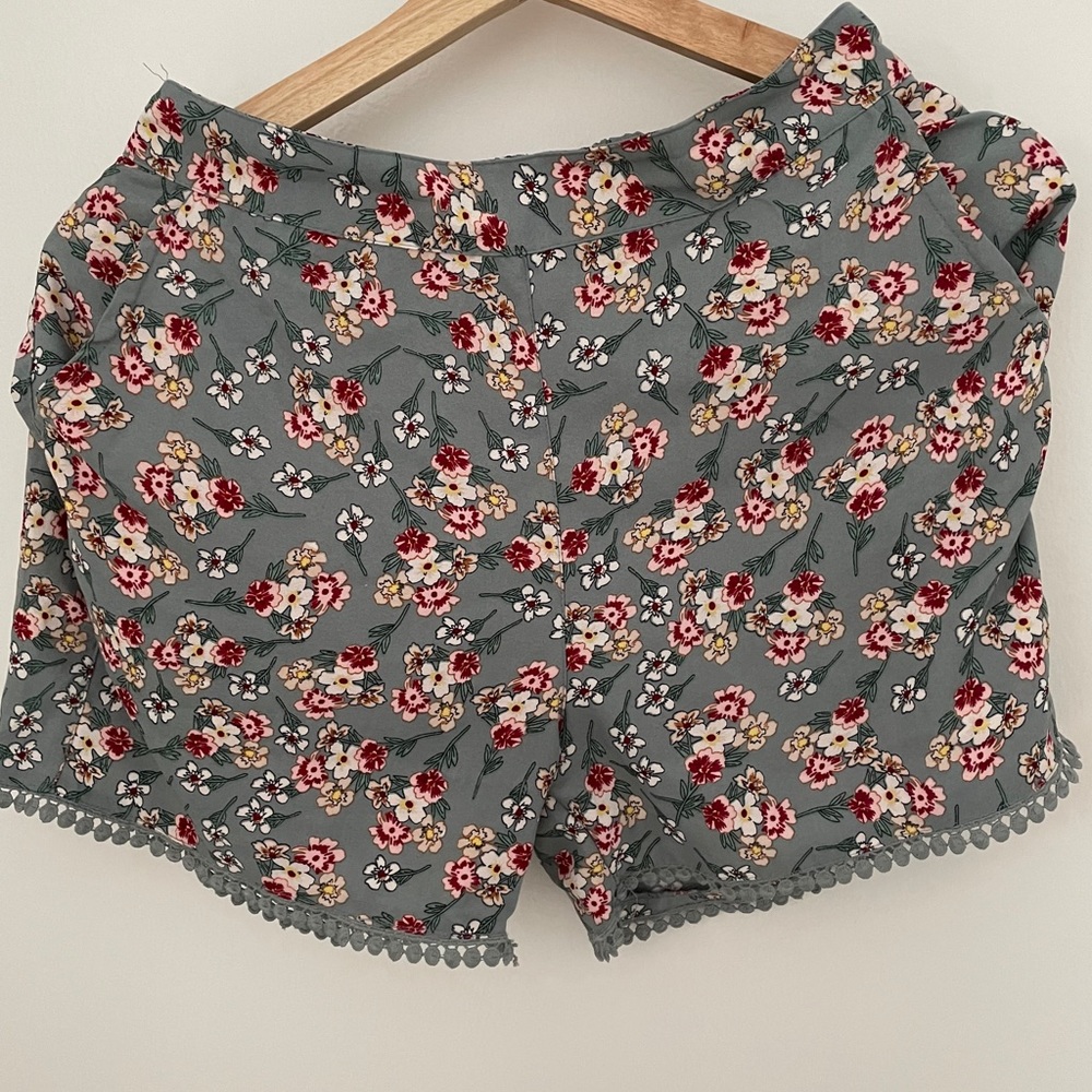 Floral short